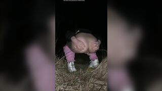 Chubby amateur teen babe dropping shit outdoor