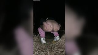 Chubby amateur teen babe dropping shit outdoor