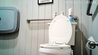 Latina amateur lady shitting