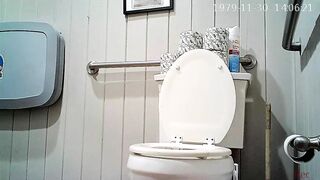 Latina amateur lady shitting