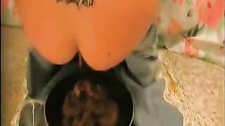 Yummy lady shitting in the black bowl