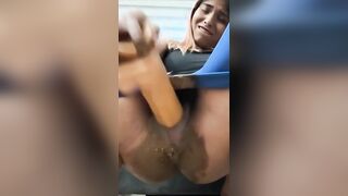 Blue leggings and messy shit