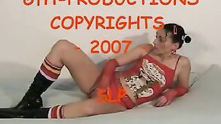 Dirty brunette milf with big ass fingering and pooping