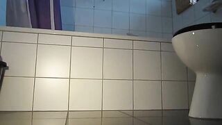 Chubby babe in white stockings poo