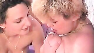 Babe smears her own shit all over her tits