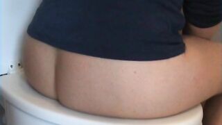 Hot girl takes a massive shit on the toilet