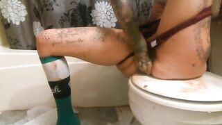Girl eats shit from the toilet with her mouth