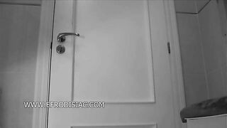 She shits, pisses and farts in toilet