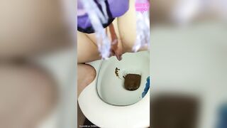 Girl fills bathtub with her piss