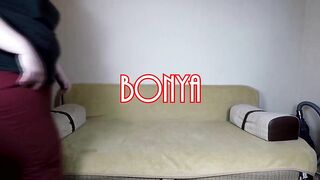 Chubby babe spreads her ass cheek on couch