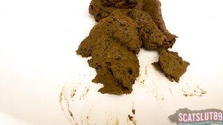 Woman takes a huge shit in the shower