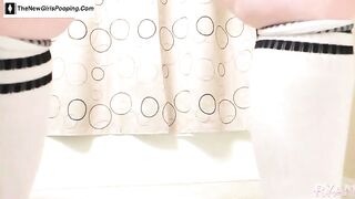 Woman takes a massive shit in her bright yellow panties