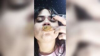 Girl eats her own shit between her fingers