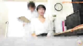 Girl sits on the toilet and squirting piss all over the bowl.
