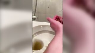 Girl eats shit directly from the toilet with her fingers