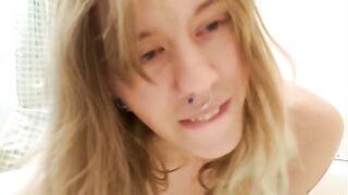 Girl eats her own shit in the bathtub