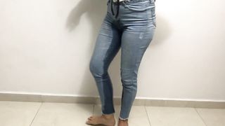 Hot girlfriend piss in her jeans before blowjob