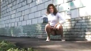 Russian girlfriend pisses for the camera