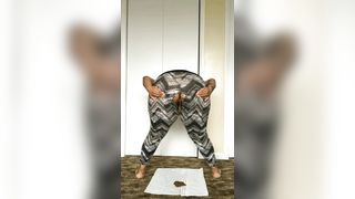 Huge ass wife pooping in her yoga pants