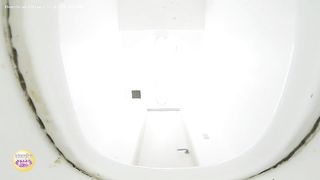 Thick Japanese booty pooping heavily