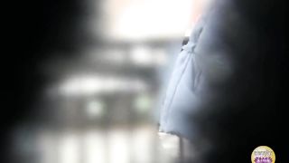 Pretty Japanese chick caught pooping