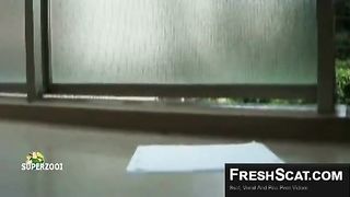 Sexy curvy ass pooping fresh load