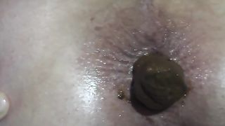 Big ass pooping hard green turd