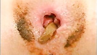 Pretty blonde amateur lady masturbates while pooping