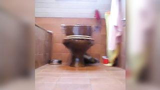 Girl with thick hot ass pooping in the toilet