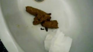 Big booty pooping in the toilet