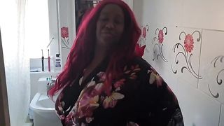 Ebony bulky ass pooping