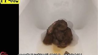 Lovely Japanese young babes caught pooping