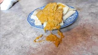 Huge bulky ass bbw poops on the food