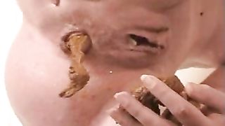 Lucy shits in the shower