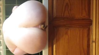 Nice big poop from a beautiful booty