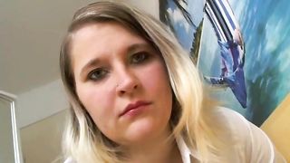 Pretty curvy blonde babe messy poop
