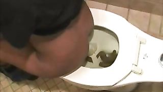 Brunette ebony lady poops in the toilet