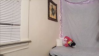 Plump hot redhead babe poops