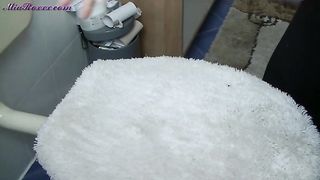 Pregnant Mia showing her poop