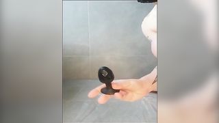 Releasing some poop with a buttplug at home