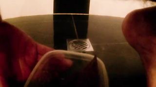 Big booty poops in the container