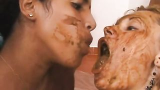 Scat sluts kissing and licking