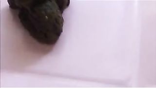 Stunning naked chick showing her ass while pooping