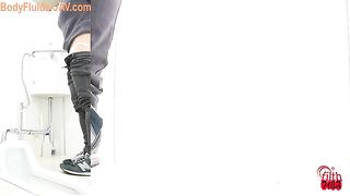 Sporty Japanese girl pooping