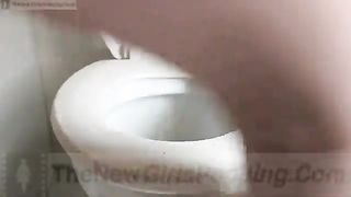 Bubble butt babe pooping in the toilet