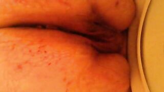 Meaty big booty lady poops