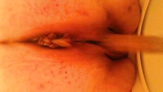 Meaty big booty lady poops