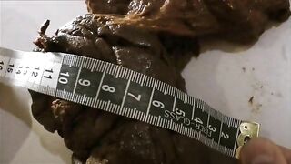 Measuring my thick poop