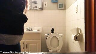 Chubby curvy amateur brunette babe pooping