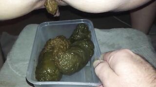 Big booty lady pooping in the container